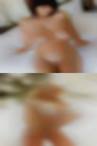 SC eating naked people wet pussy.